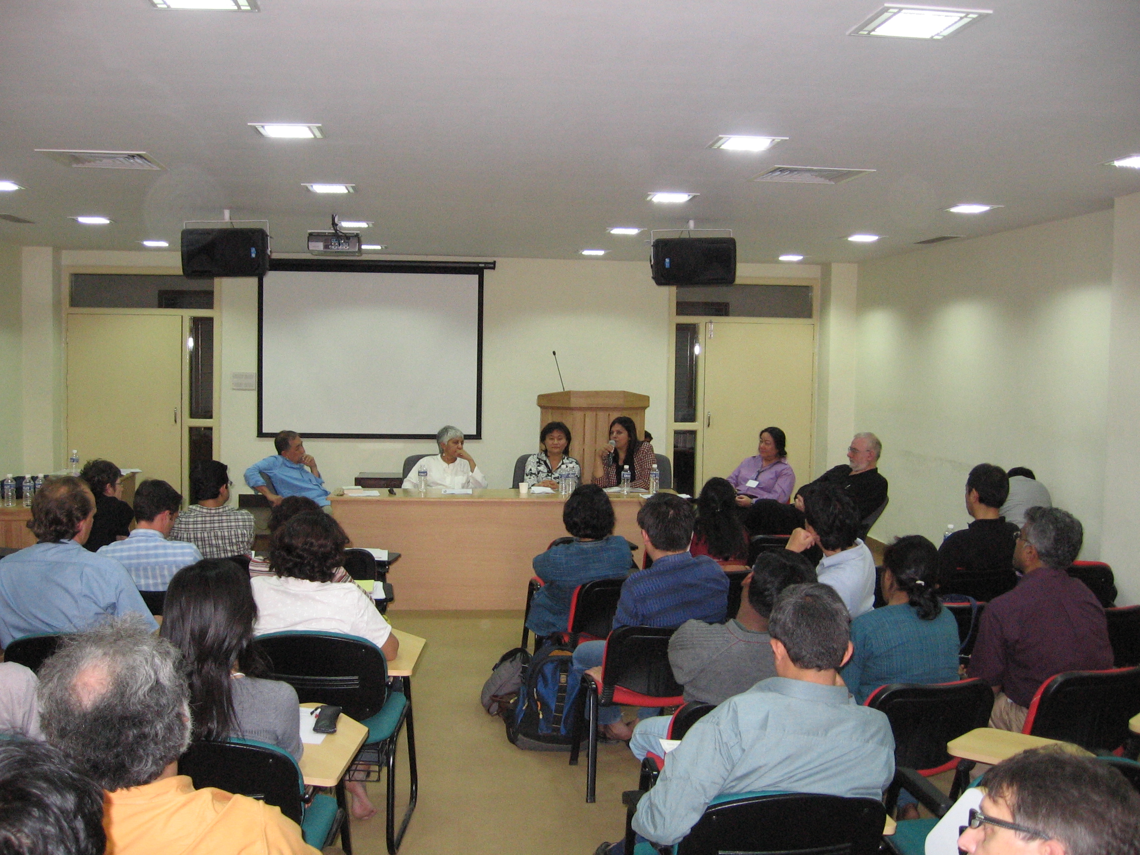 The audience, listening to Asian Cinema Conference (February, 04, 2007)